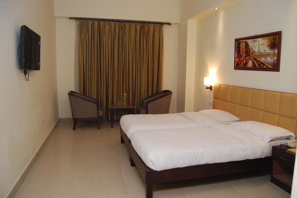 Hotel Golden Orchid Lucknow Oda fotoğraf